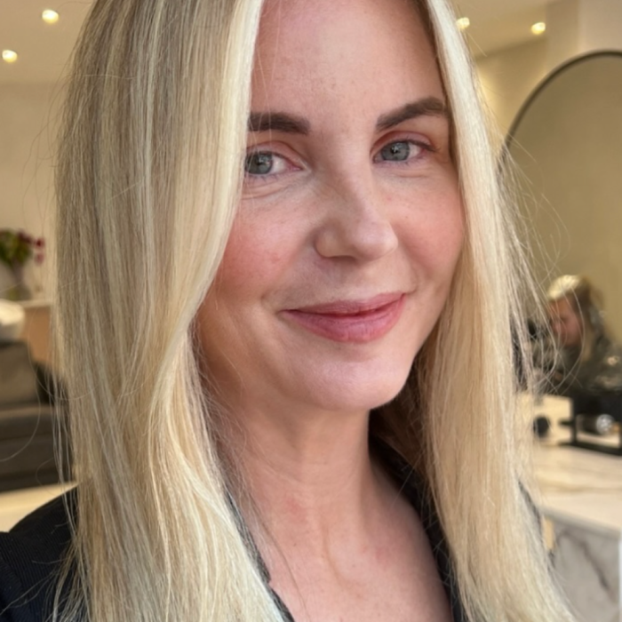 staright blonde hair